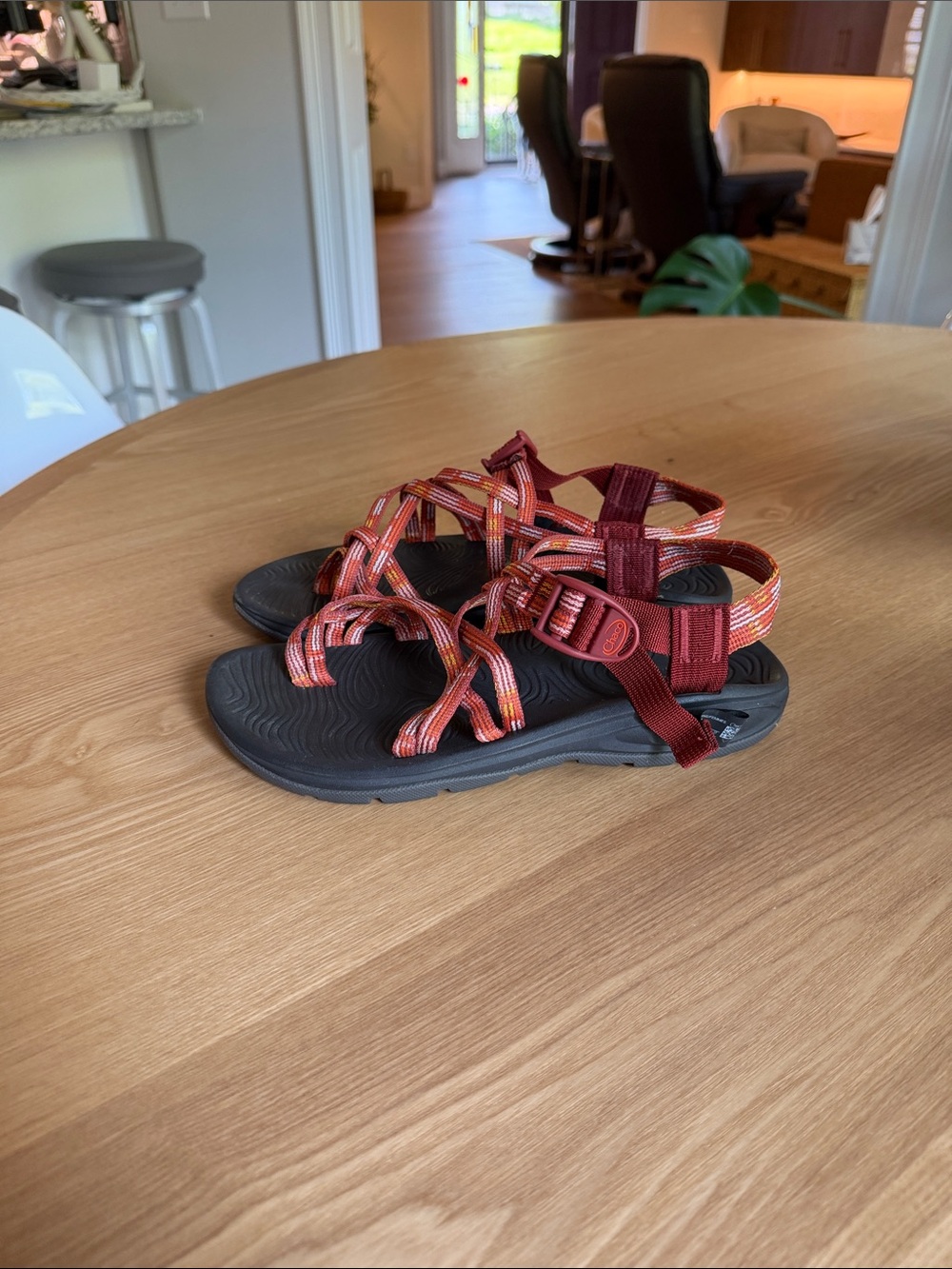 Women’s Chaco Z/Volv X2 sandals in the Chair Poppy Color SZ 8